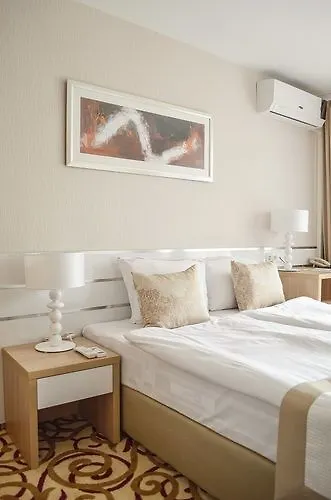 מלון Platinum & Casino 4*