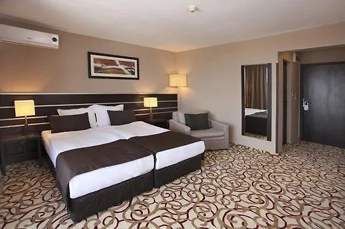 מלון Platinum & Casino 4*