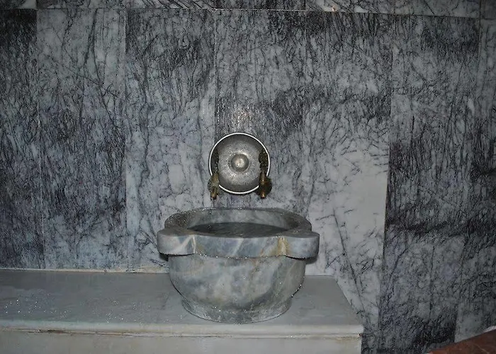 Platinum & Casino מלון 4*