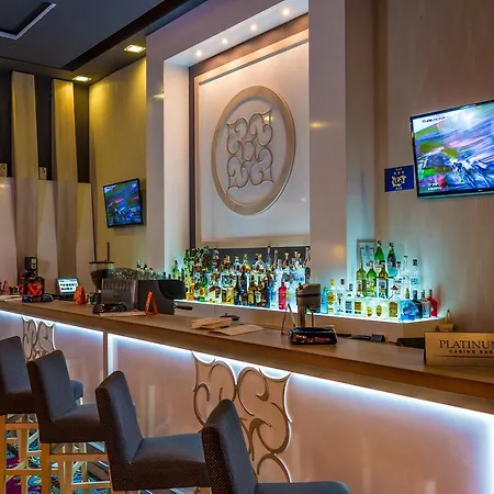 מלון Platinum & Casino