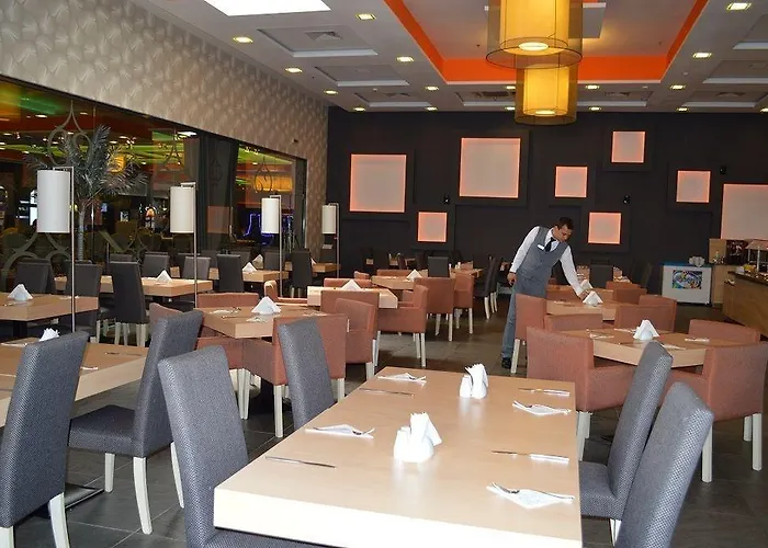 Platinum & Casino סאני ביץ'