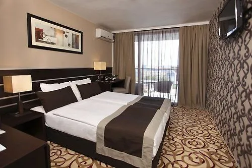 מלון Platinum & Casino 4*