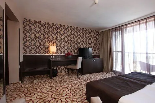 Platinum & Casino סאני ביץ'